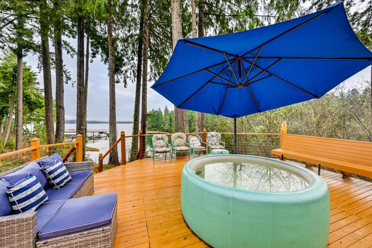 Steps to Shore: Seaside Olympia Retreat w/ Hot Tub - B&B Olympia