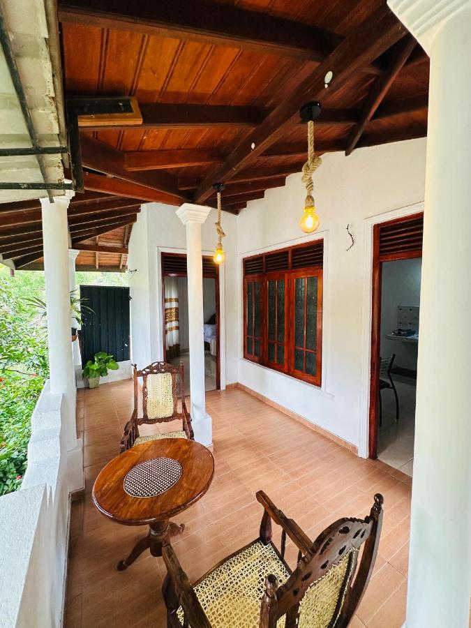 LakeNest Private Villa In Tangalle - B&B Tangalle