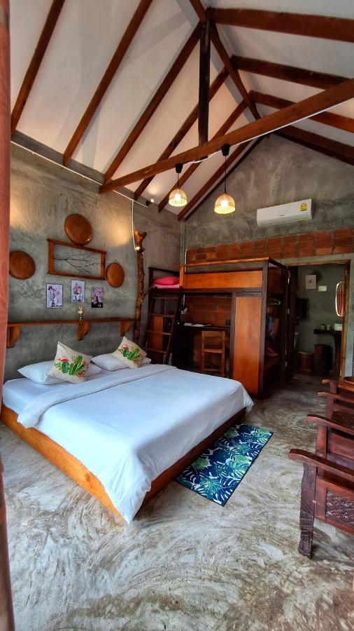 BaanRaiChayKhaoFarmStay - B&B Nakhon Si Thammarat