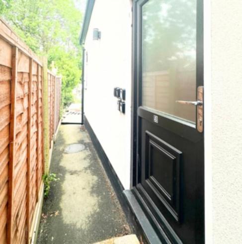 Lilypad Suite - Near NEC Centre, BHX airport, HS2 & Resort World - B&B Solihull