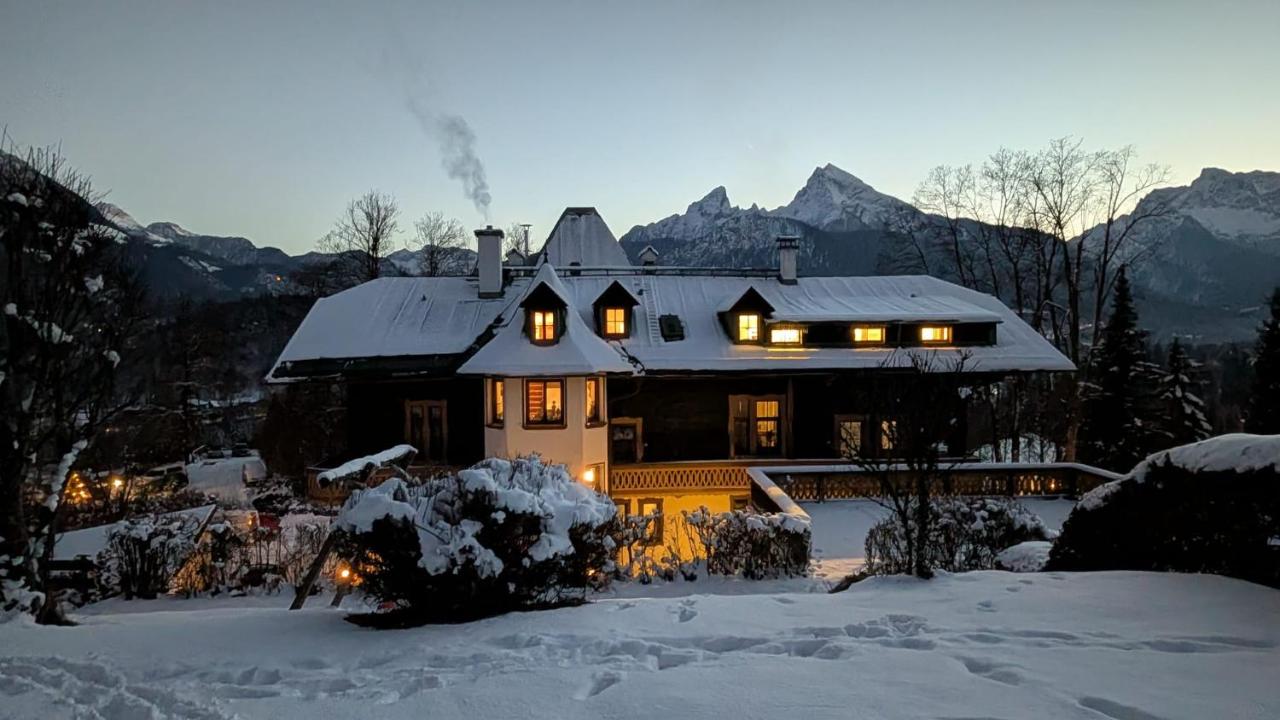 Die Watzmannsuite - Familienfreundliche Ferienwohnung in historischer Villa mit Kamin, Infrarotsauna, Balkon, Garten, nur 10 Gehminuten ins Zentrum von Berchtesgaden - B&B Bischofswiesen