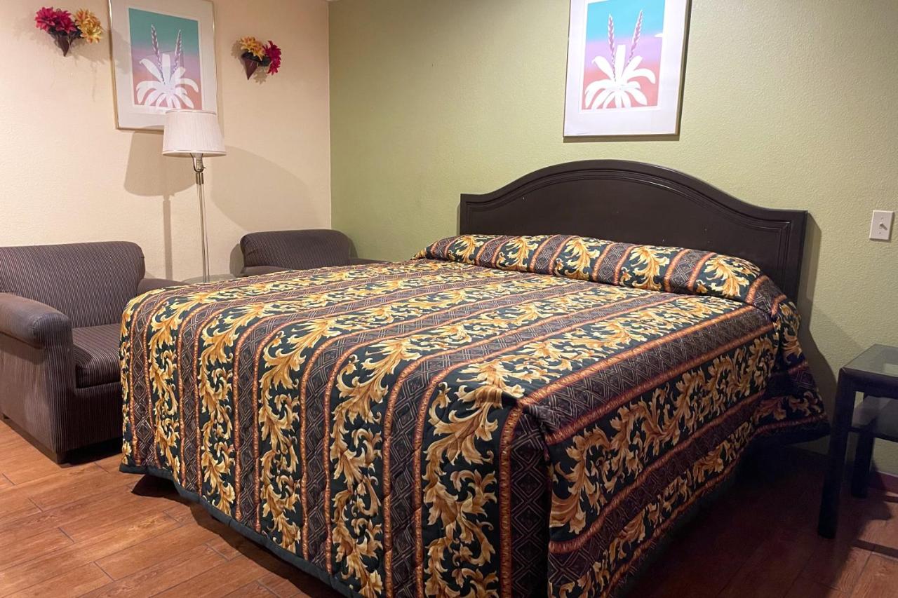 Deluxe King Bed Smoking