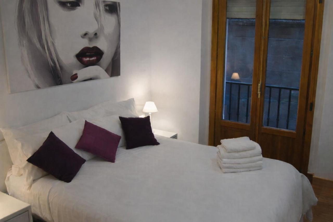 Calle Ansoleaga a 100 mts del Ayuntamiento - B&B Pamplona