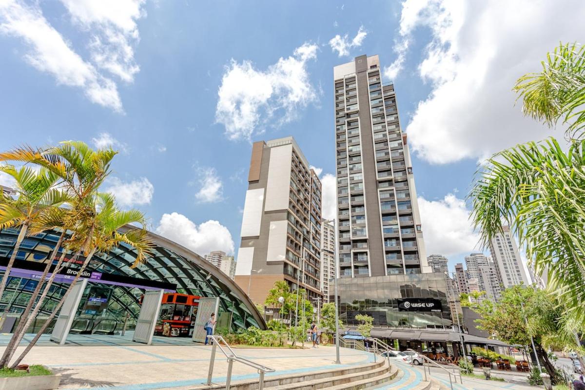 Studio top 20º andar 150 m do metro Brooklin com piscina - Chambres d'hôtes São Paulo