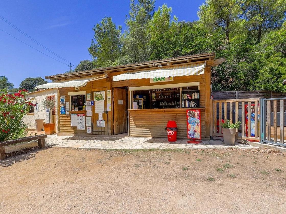 ZEcamping 3 étoiles avec terrain multisports mini golf 2km plage dog friendly - B&B Cargèse