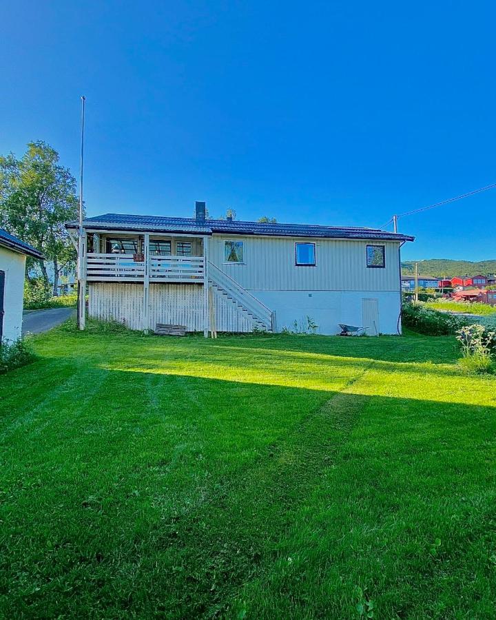 Charming house near city centre & Senja! - B&B Finnsnes