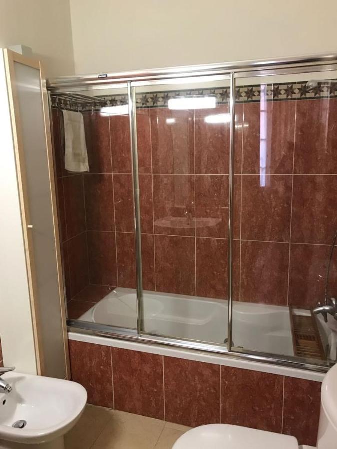 nice apartment on Calle Cuna, 2 balconies - Ferienwohnung Sevilla