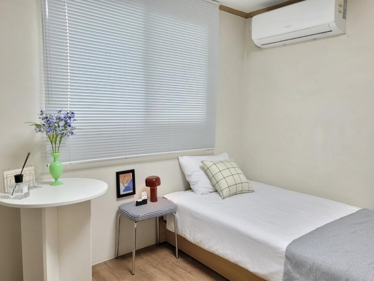 Gongdeok Studio Private Room 5 Min to Subway - B&B Seul