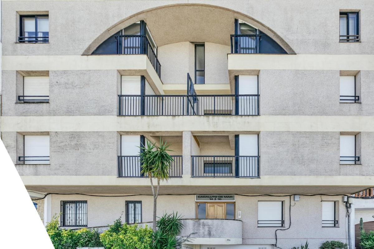 Apartamento con vistas a mar y canal. Empuriabrava - Chambres d’hôtes Empuriabrava