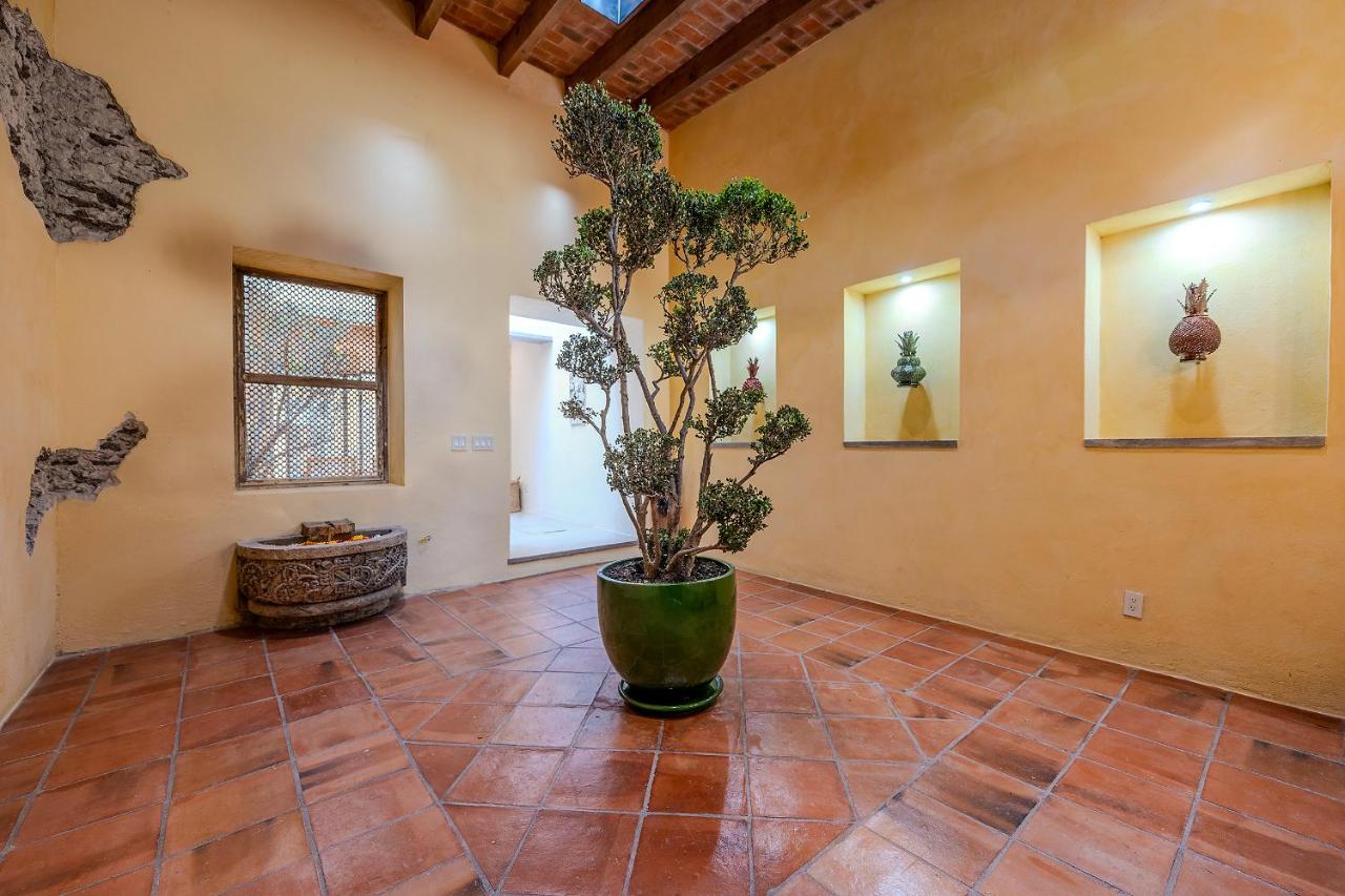 Casa La Purísima, Designer Retreat in Centro with Heated Pool & City Views - B&B San Miguel de Allende