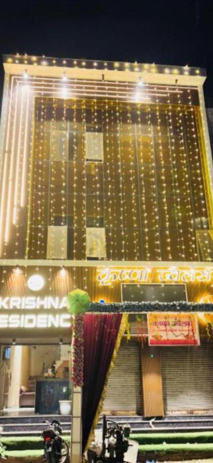 Little KANHA ji PG 10 Room82798s58346 Hotal, also taxi and Activa rent - B&B Mathura