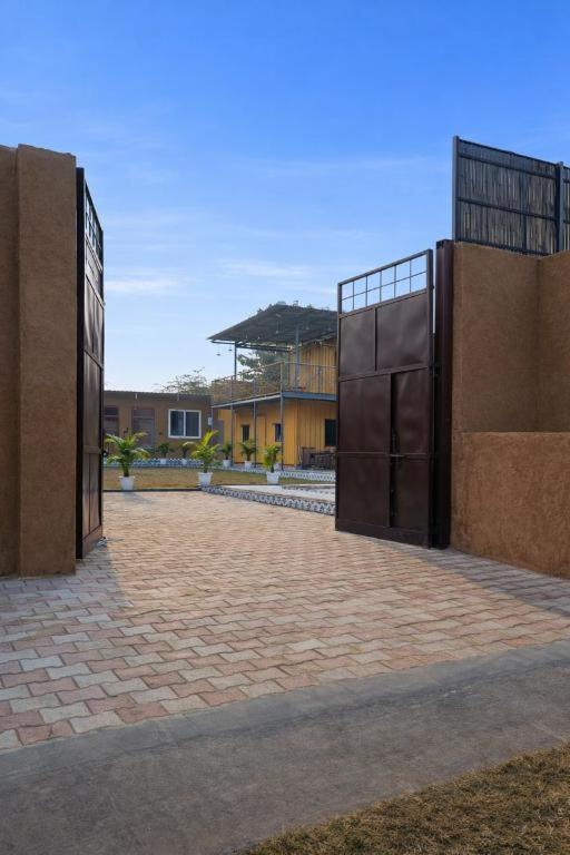 Mud Meadows - Peace and Tranquility 3br Farm - Chambres d’hôtes Faridabad