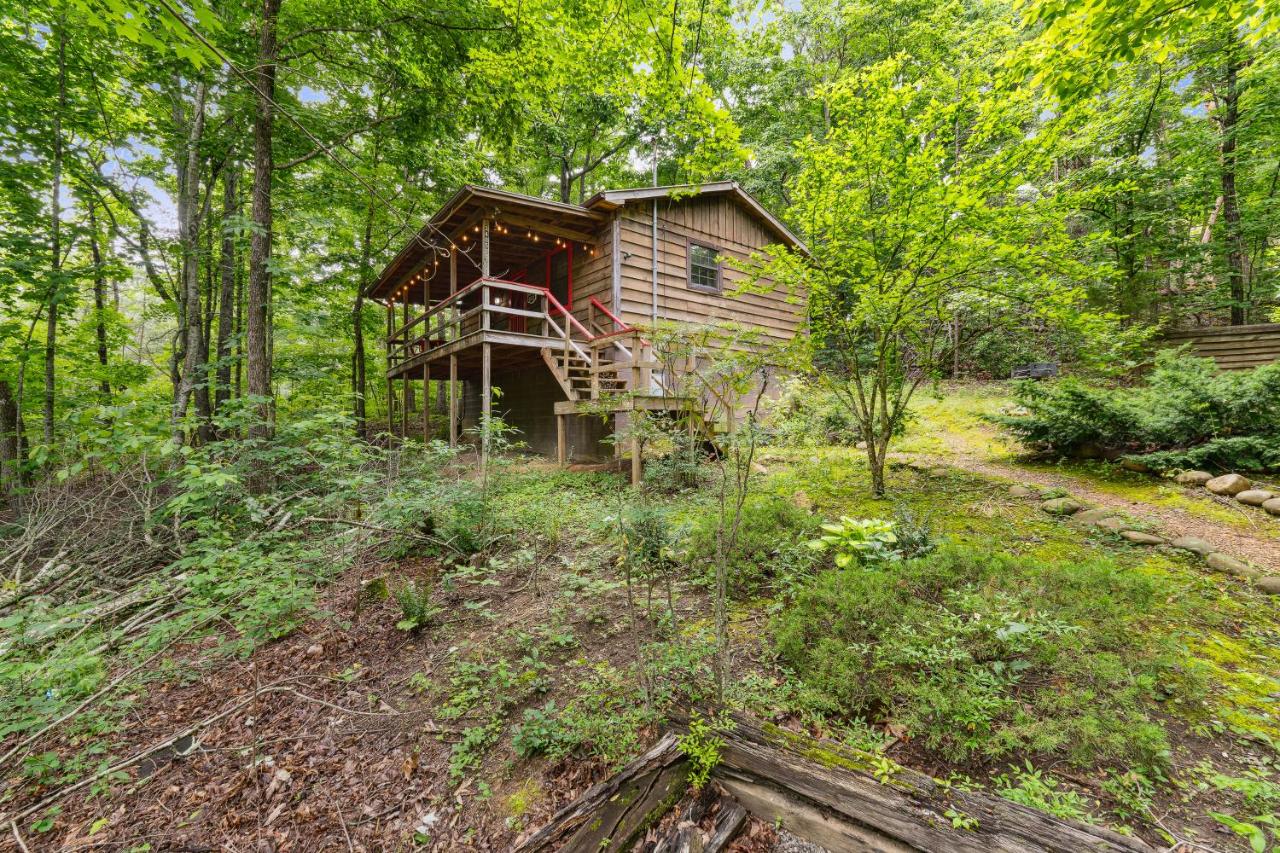 BEAR BOTTOMS Studio Twin Cabin HotTub TV Wifi - B&B Sevierville