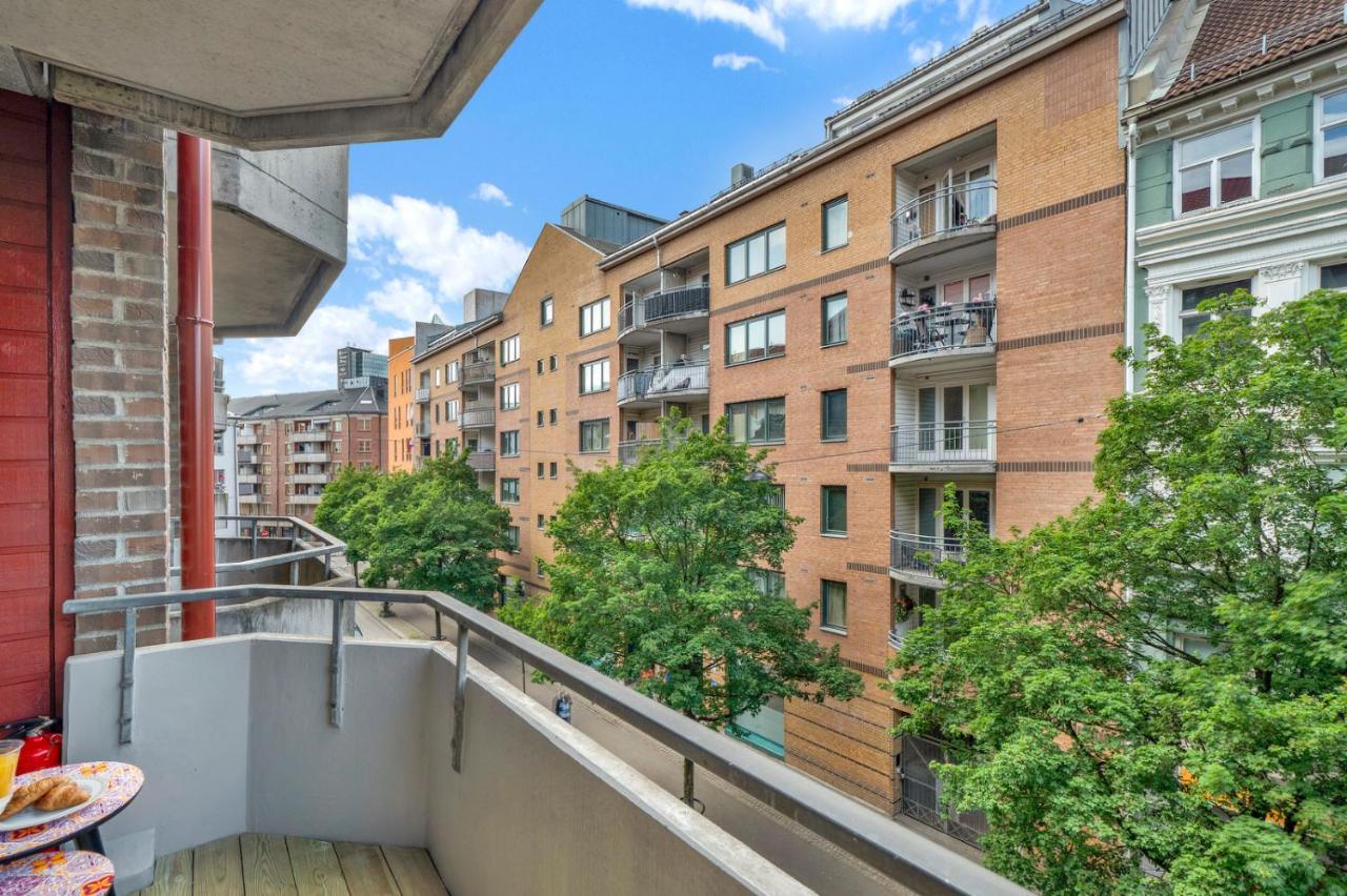 Moderne sentrumsdrøm med balkong - Chambres d'hôtes Oslo