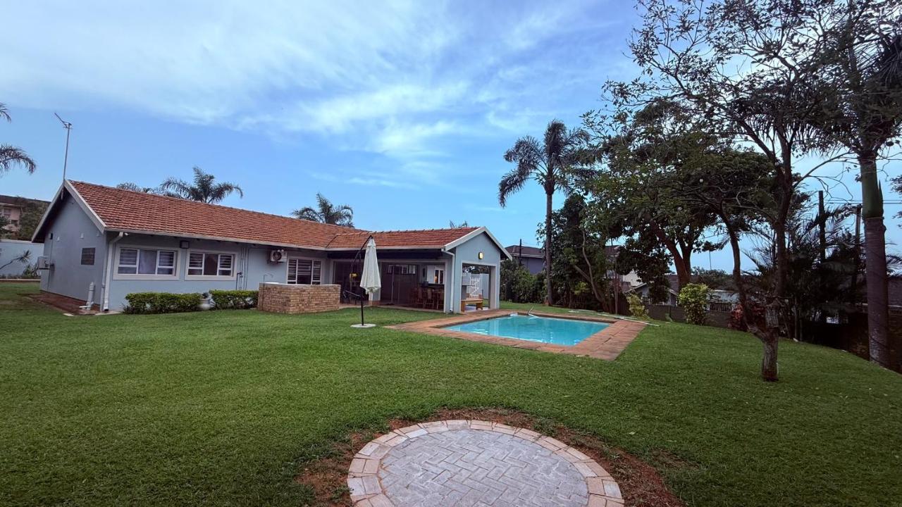 Umhlanga La Lucia Oasis, Family Friendly Pool and BQQ Paradise - Ferienwohnung Durban