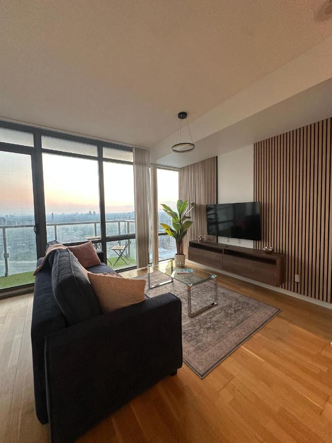 Brightly Lit Suite Centrally Located |UofT|Ryerson - Ferienwohnung Toronto