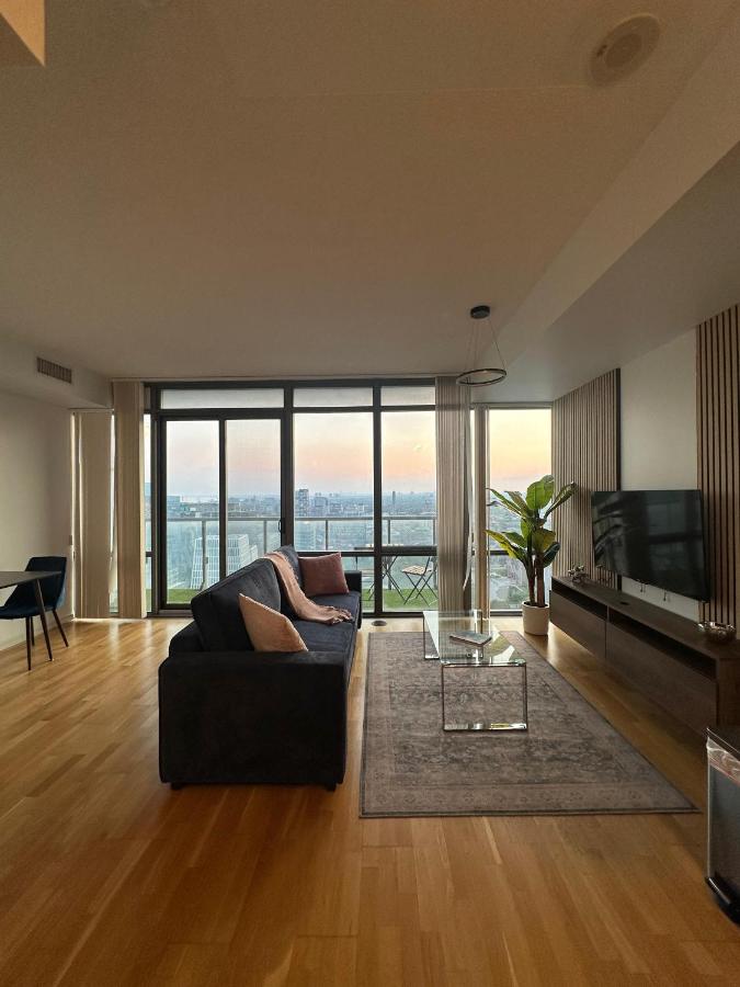 Brightly Lit Suite Centrally Located |UofT|Ryerson - Ferienwohnung Toronto