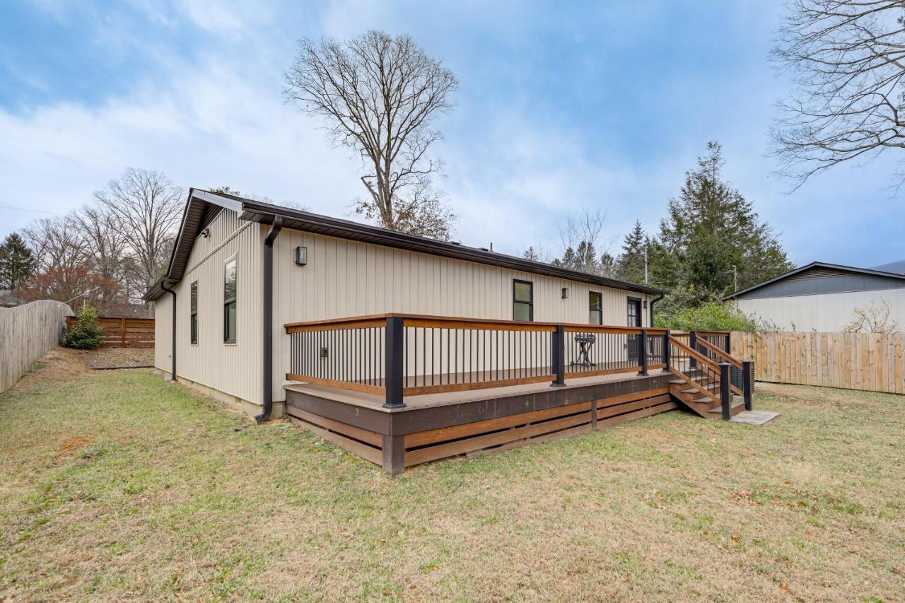 2 Mi to Lake Tomahawk Park! Quiet Escape w/ Deck - B&B Black Mountain