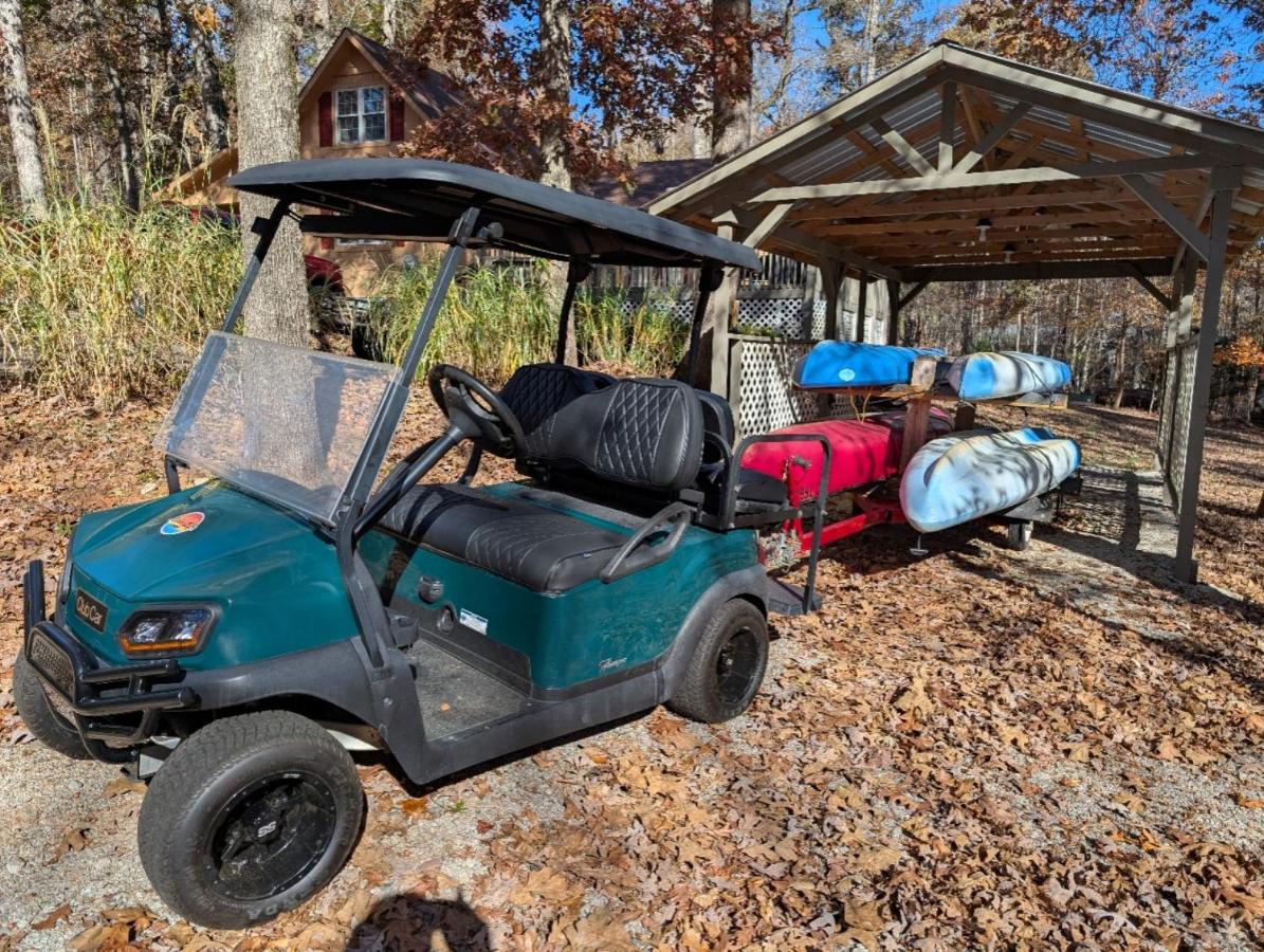 ‘The Lake Place’ Cabin w/ Golf Cart & Free Kayaks! - Chambres d'hôtes Lavonia