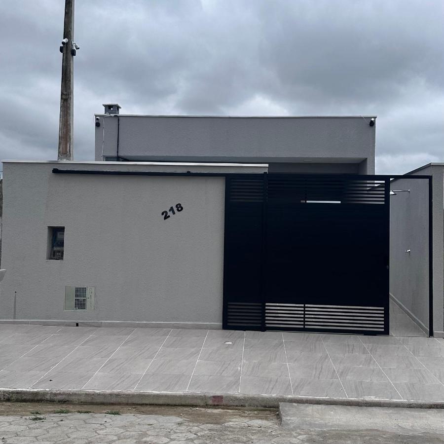 Casa com piscina em Peruíbe - B&B Peruíbe