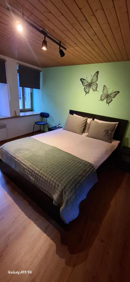 Camera Matrimoniale con Bagno in Comune 