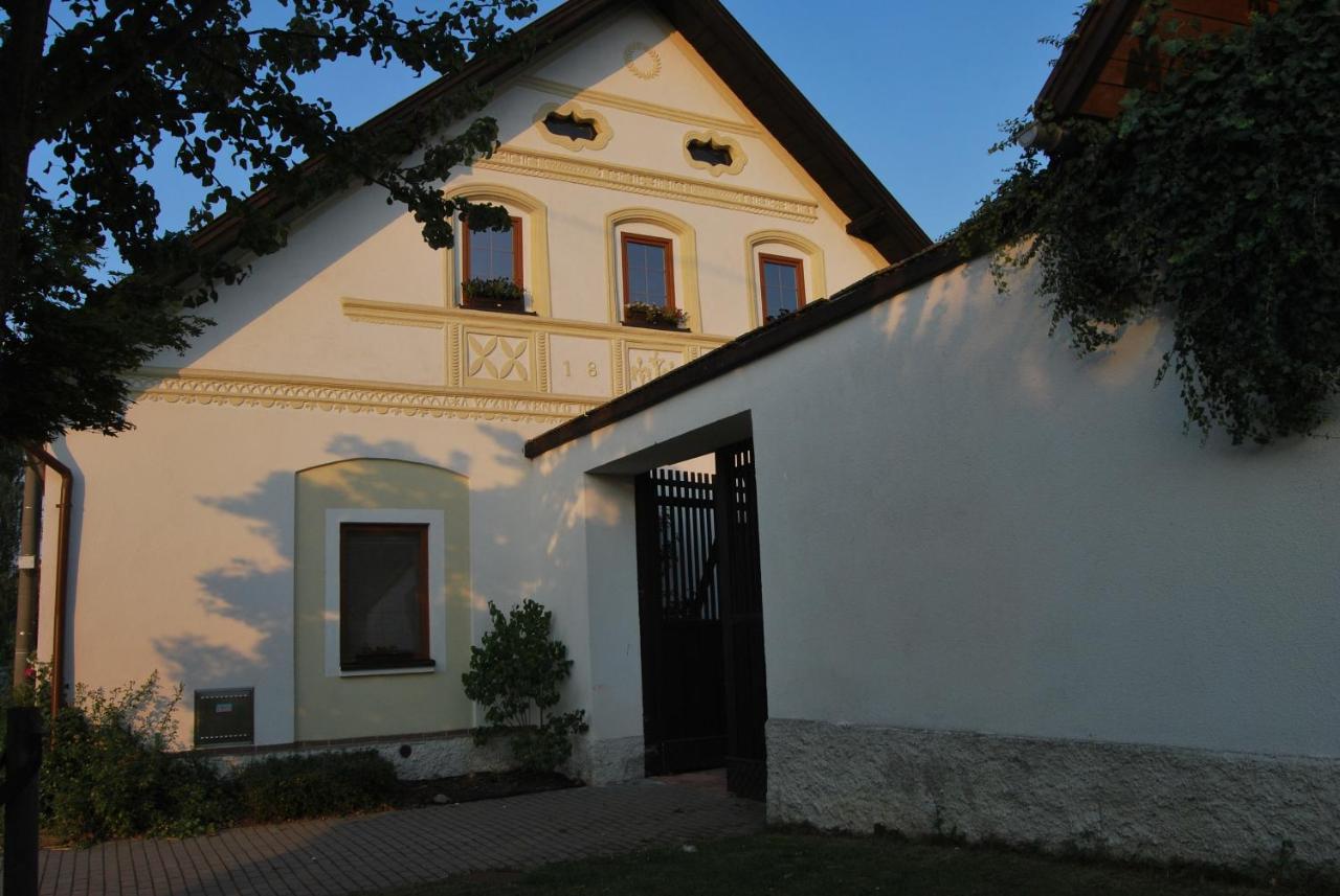 Dvůr U kapličky