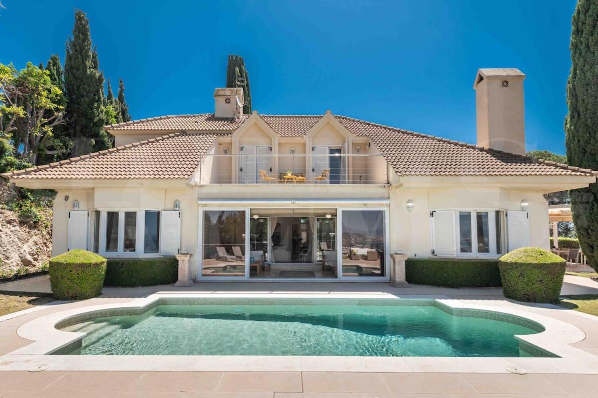 Luxury Sea View Villa with Pool & Terrace REMS - Bed and Breakfast Málaga