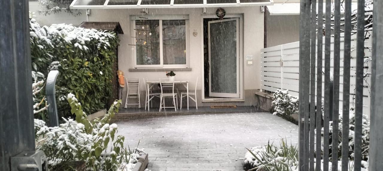 BHH BOLOGNA HOLIDAY HOME private Garden Reserved Parking -wwwbolognaholidayhomecom- house garden parking - Chambres d'hôtes Bologne