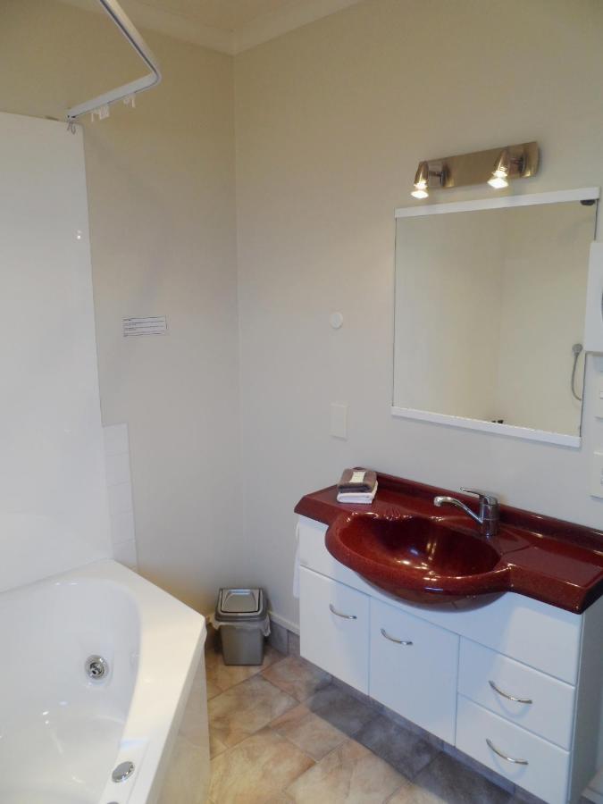 Studio with Spa Bath