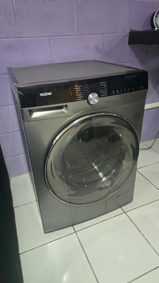 Apartment with its own 100-inch cinema - B&B Santa Ana