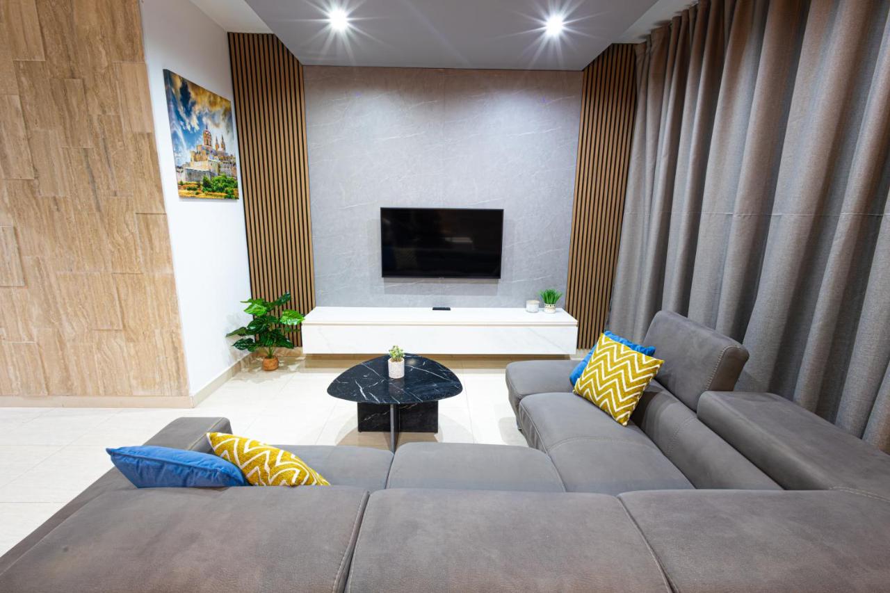 Beautiful 2BR Apartment in the Heart of San Ġwann - B&B San Ġwann