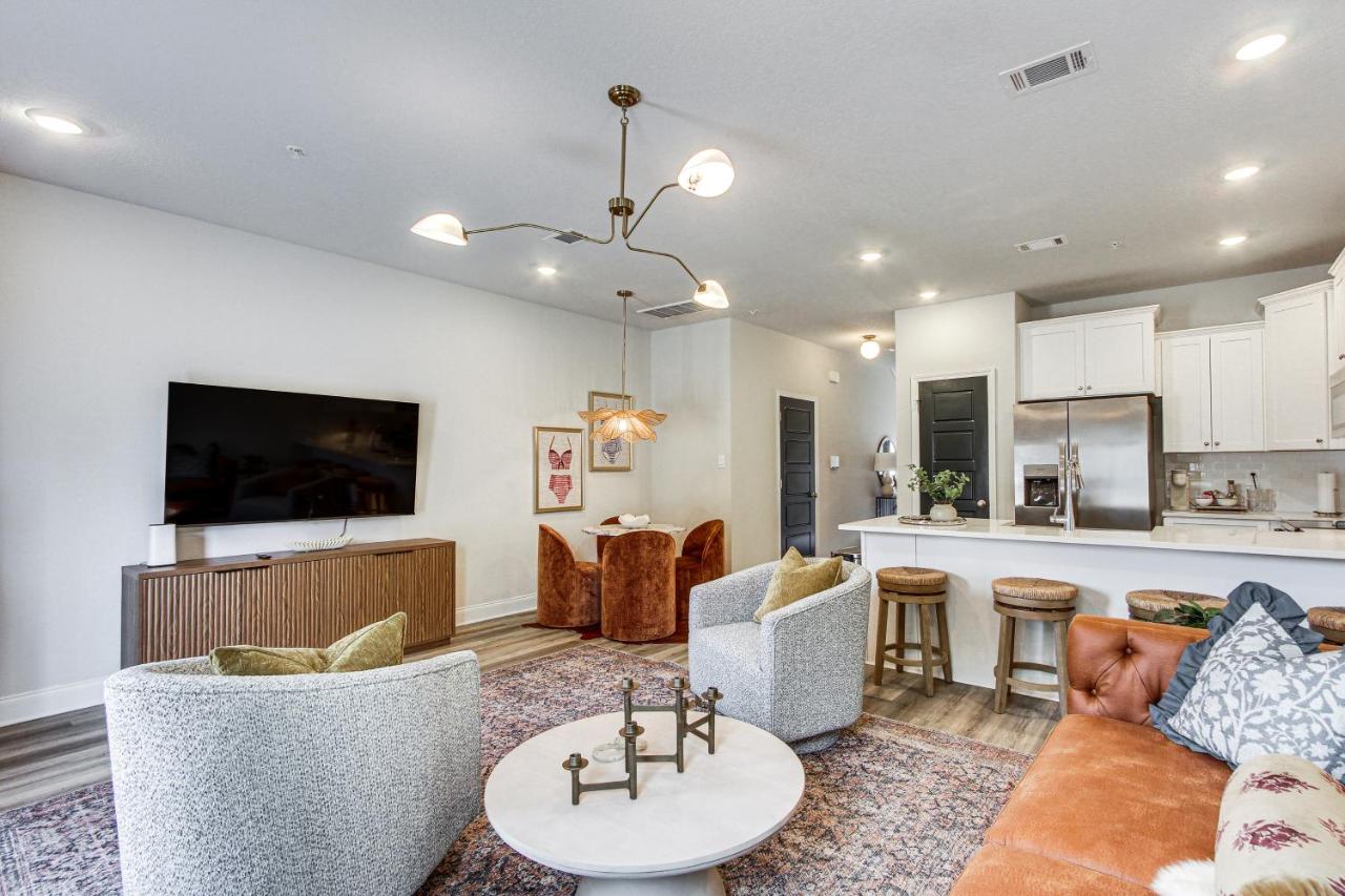 Walk to Biloxi Beach Fun! Chic & Updated Townhome - B&B Biloxi