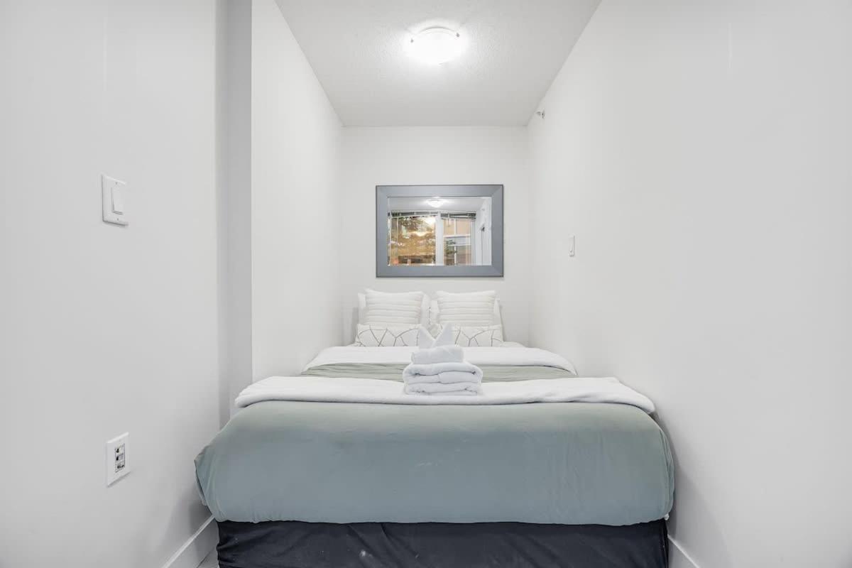Stylish 2BR Downtown Condo By Arena Free Parking - B&B Vancouver