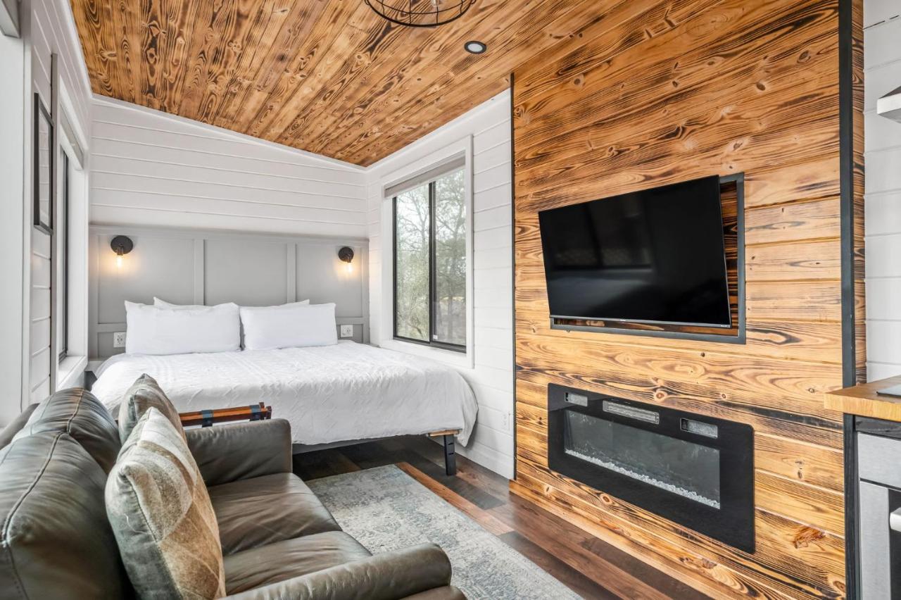 Waylon Tiny House - Hot Tub & Private patio - Chambres d'hôtes Fredericksburg