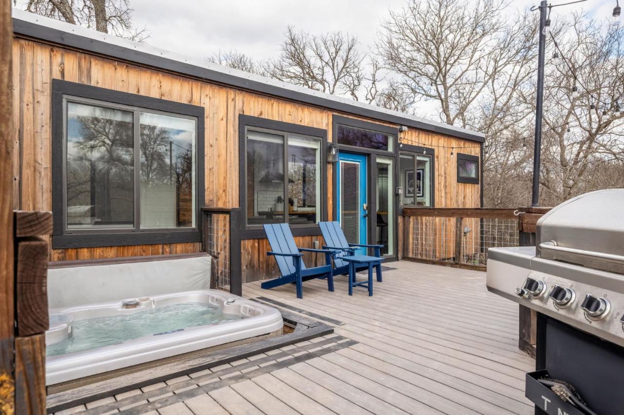 Waylon Tiny House - Hot Tub & Private patio - Chambres d'hôtes Fredericksburg