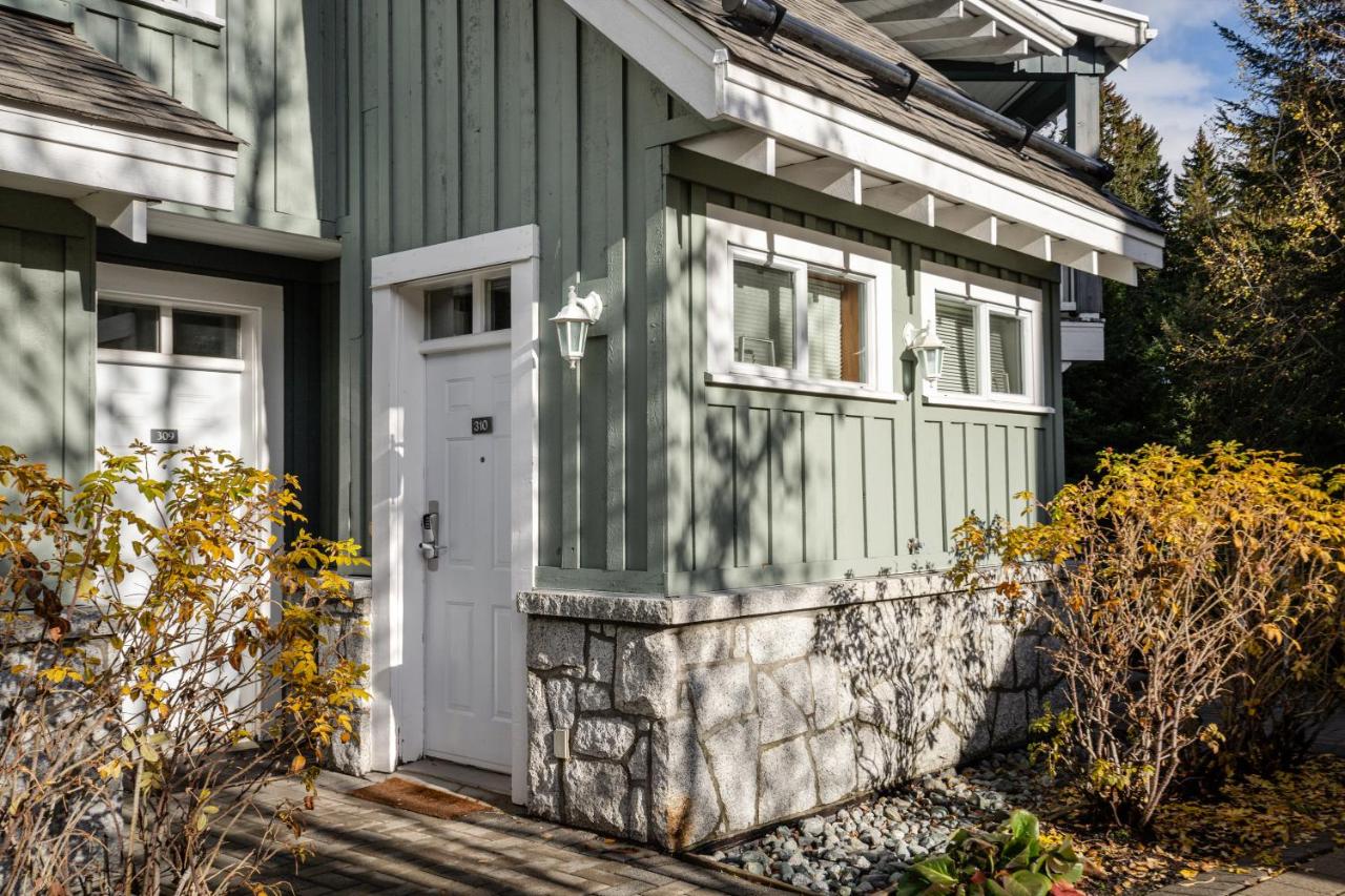 2BR in Granite Court, Village Location, King Bed, Private Balcony, Parking, Fireplace - B&B Whistler