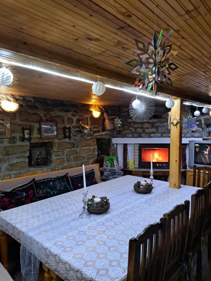 Дядо Цоньовата къща самостоятелен имот с басейн - B&B Sevlievo