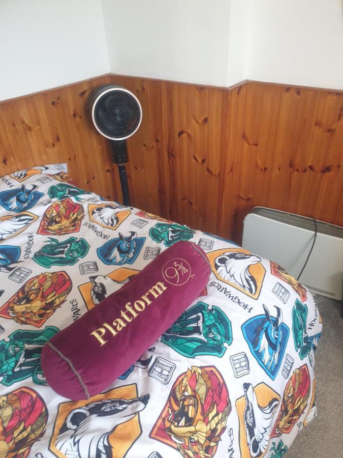 Harry Potter themed Double room in shared house - B&B Garston