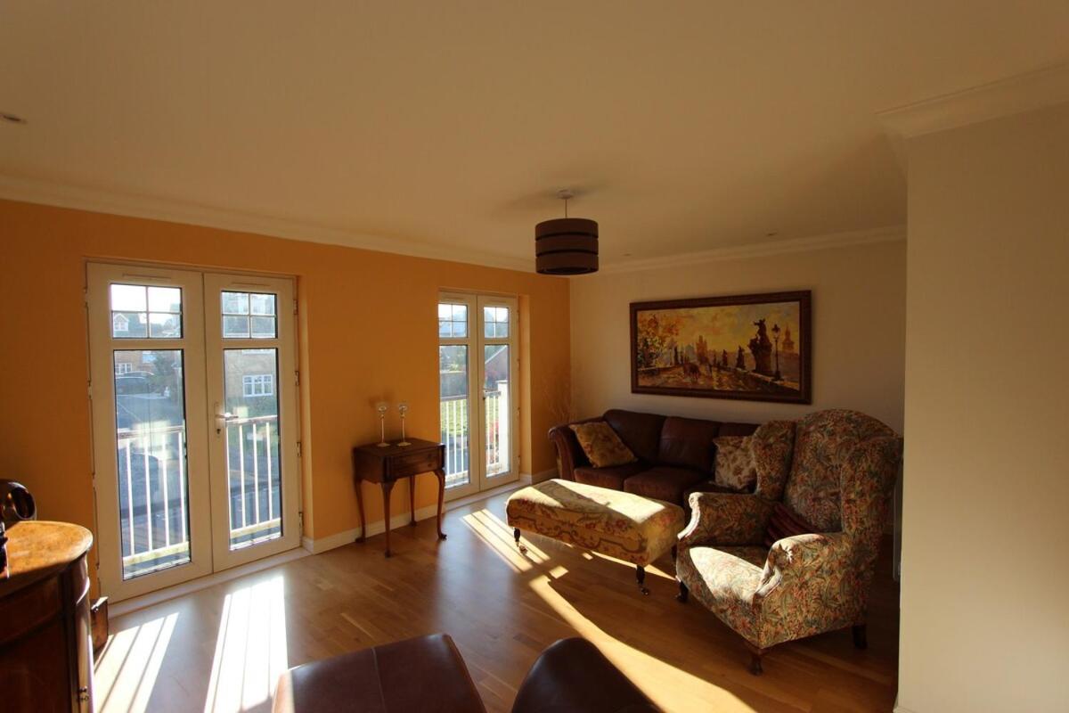 Beautiful 4BD Family Home in Lee on the Solent - Bed and Breakfast Lee-on-the-Solent