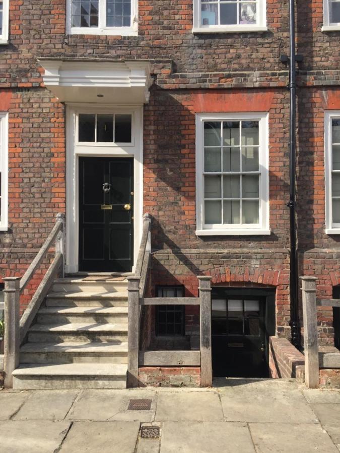 Cosy 18th Century Townhouse Apartment - B&B Rochester