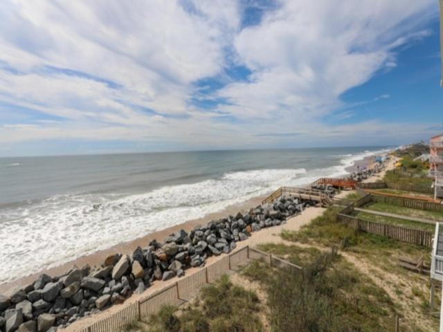 A18 Parrot Escape - OCEAN VIEW! There is nothing quite like a Carolina sunrise viewed from your private oceanfront deck condo - Chambres d’hôtes Carolina Beach