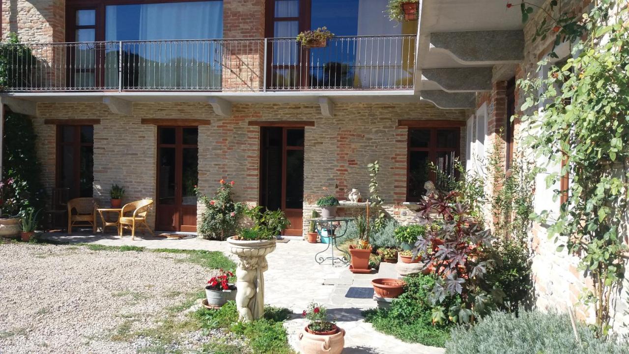 B&B Neviglie - Agriturismo ErcolAna - Bed and Breakfast Neviglie