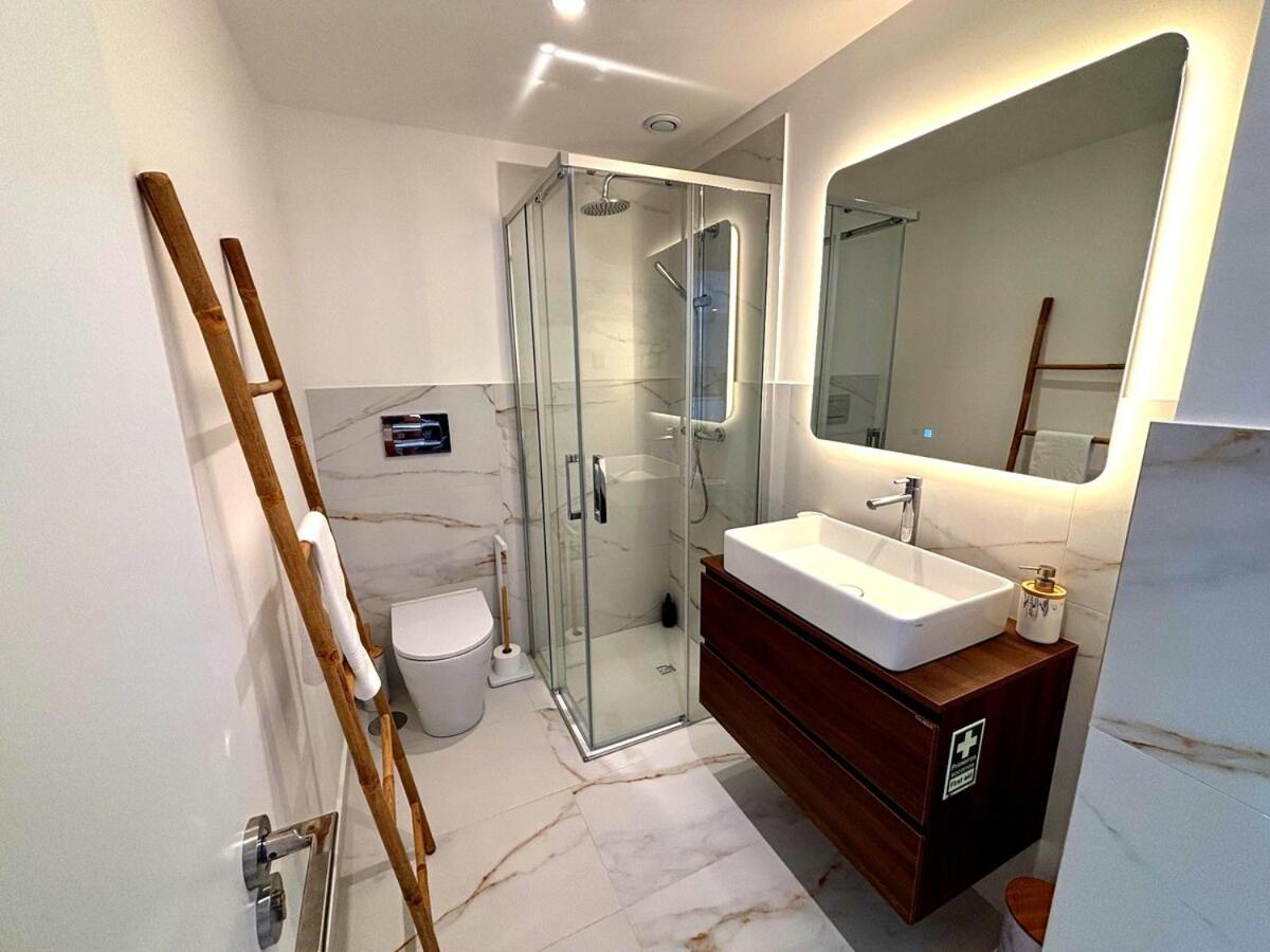 Oceanview cozy apartment with pool near Funchal - B&B Câmara de Lobos