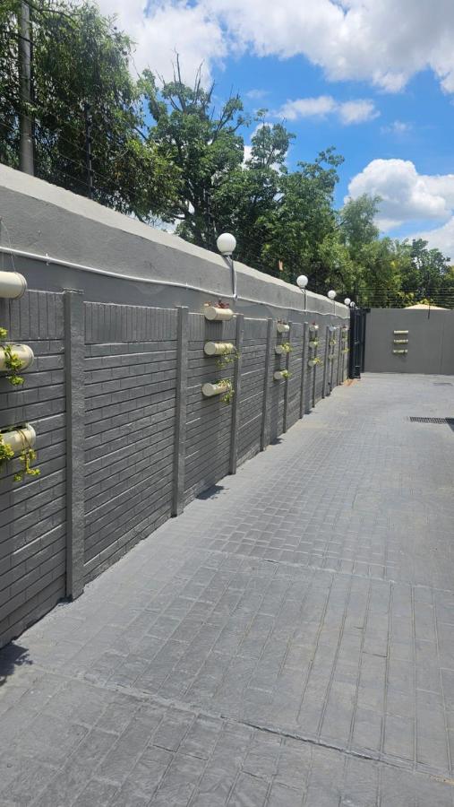 MP Stop Guest House - Bed and Breakfast Rustenburg