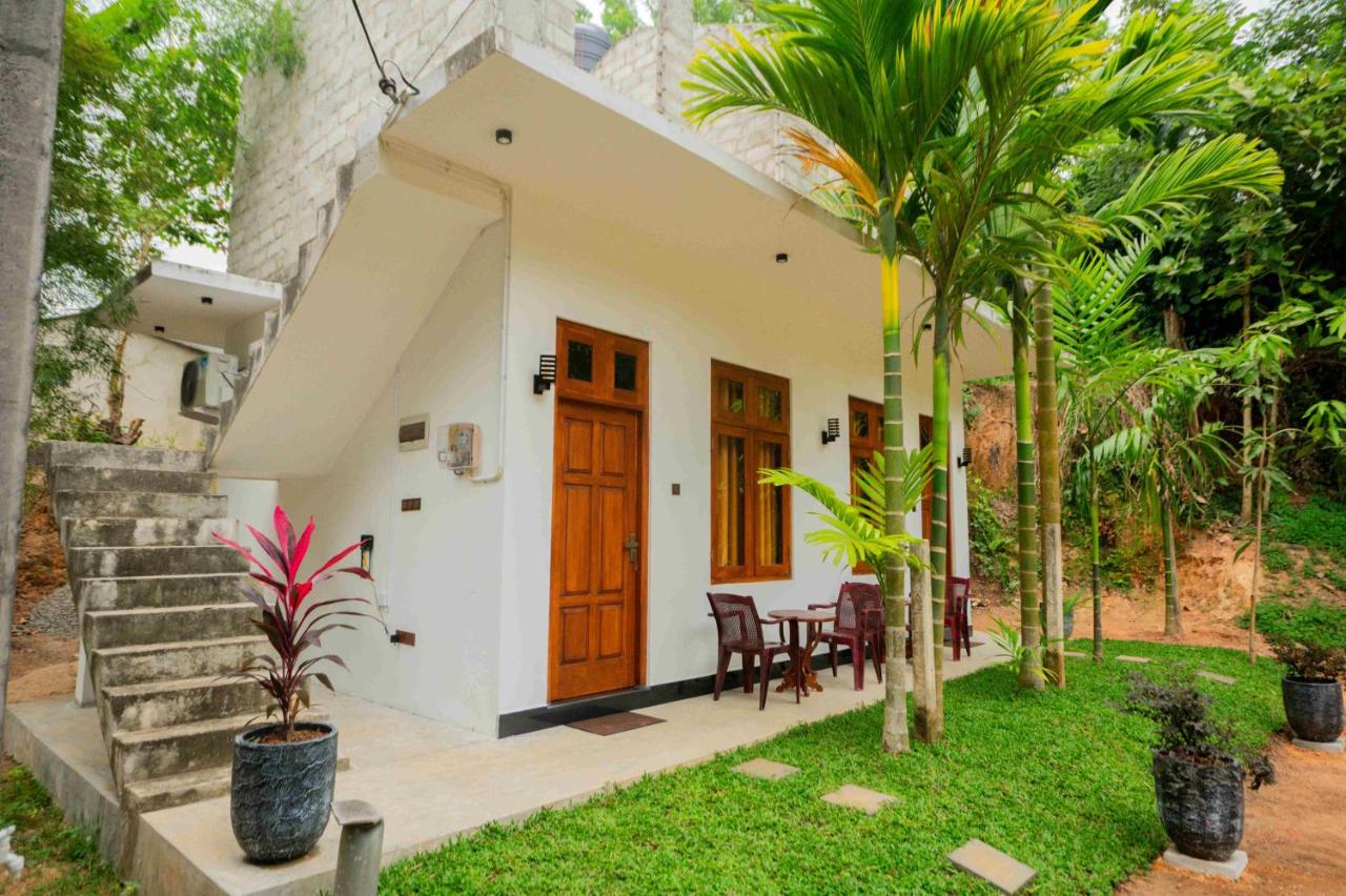 Sujee Place - B&B Dikwella