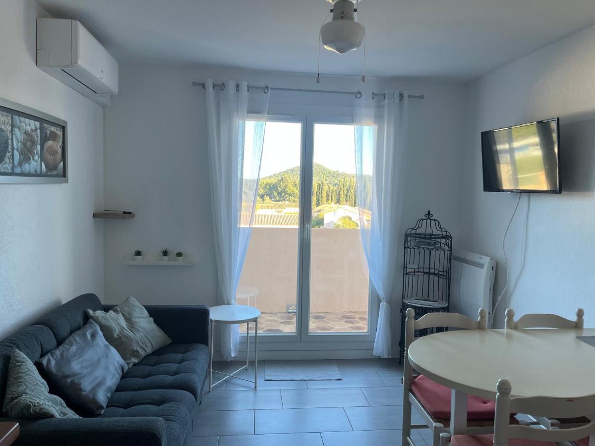 Appartement T2, 4 personnes, climatisé, avec piscine, Village de la Mer - B&B La Londe-les-Maures