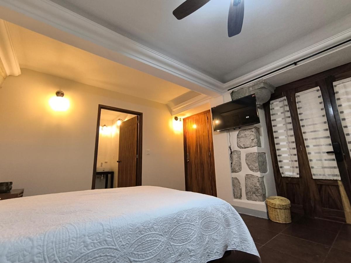 Habitación con cama grande 