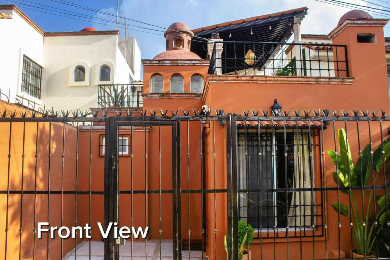 CASA BELA, Linda, Luminosa, Minimalista 7 PERSONAS 3 CUARTOS FREE Parking Night Terrace - Bed and Breakfast San Miguel de Allende