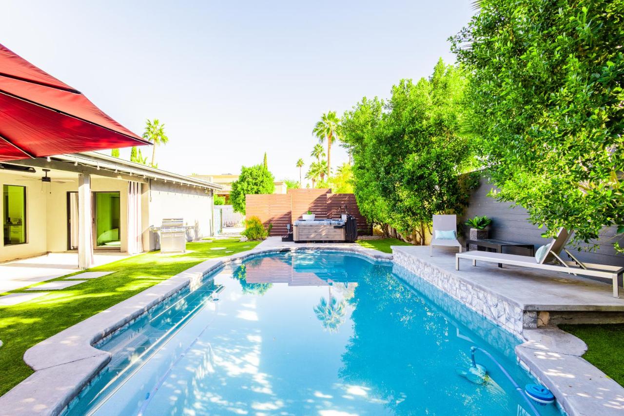 Luxury Scottsdale Retreat with Heated Pool, Hot Tub, Fire Pit & Game Room & Sleeps 12 - Chambres d'hôtes Scottsdale