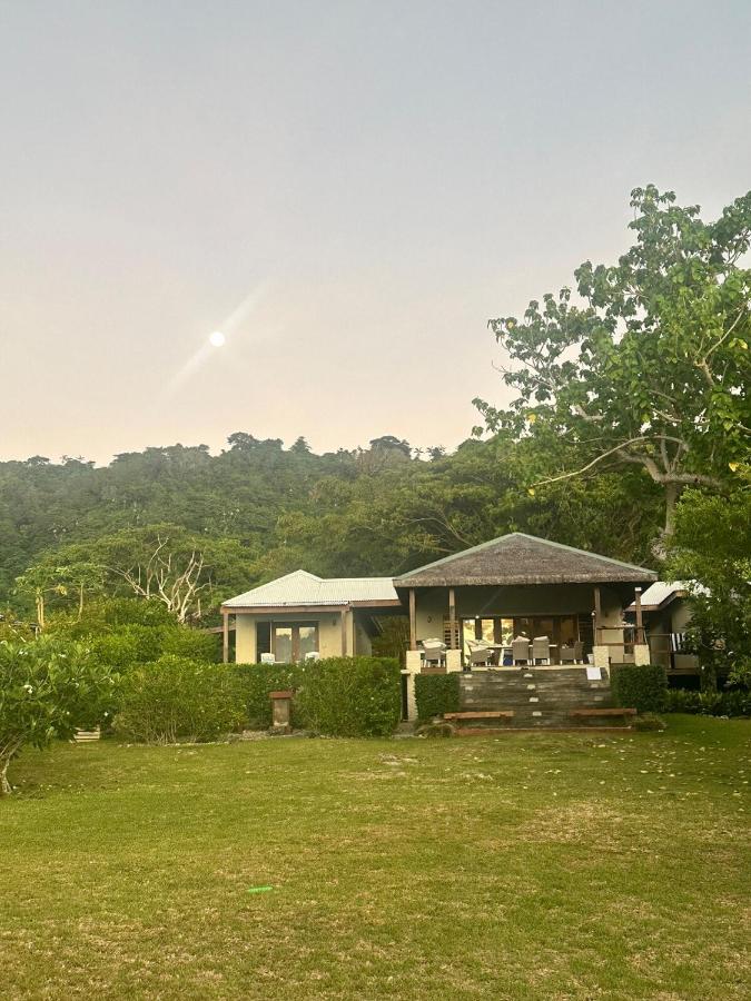 The Oasis Bukura - Beautiful Beachfront Villa - B&B Port Vila